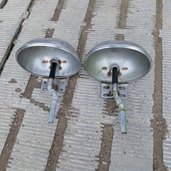 2 stk. brugte drikkekopper i rustfri jern med ventil